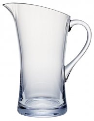 Pitcher from Strahl that holds 1.8 L, made of shatterproof material.