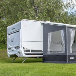 Universal side wall for awnings from Fiamma and Thule with a depth of 250 cm.