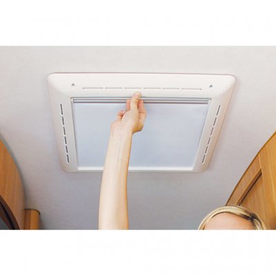 The curtain can be opened continuously and has safety ventilation.