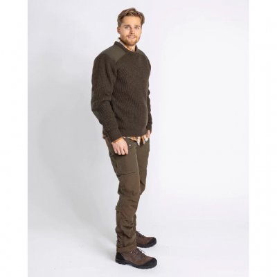 Durable sweater in 100% merino wool.
