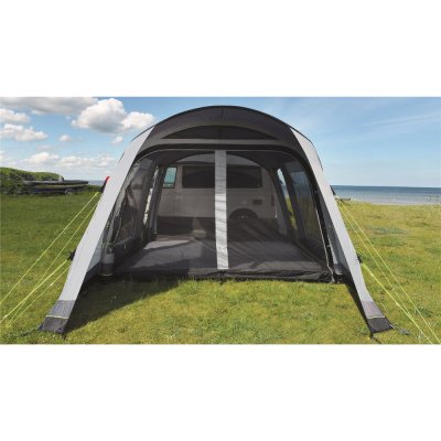 Den stora ingången fram gör tältet lättillgängligt och lätt att ventilera.