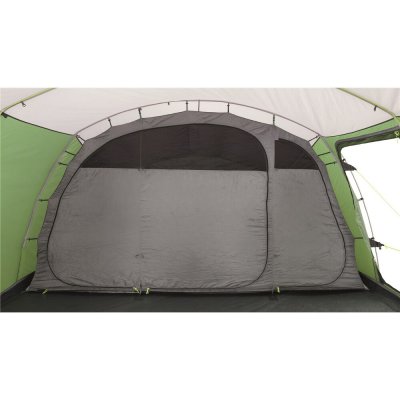The sleeping cabin has good ventilation through the valves at the windows, through the sleeping cabin and out through the valve