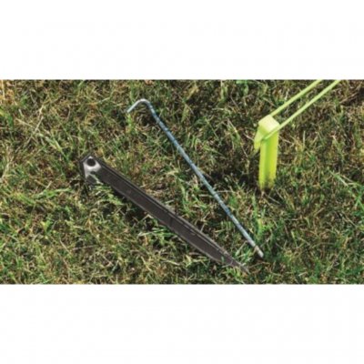 Color coded pegs do family tent Outwell Parkdale 6PA easy to assemble.