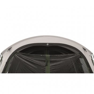 The front door has double zippers as it can be opened from above, sea or completely.
