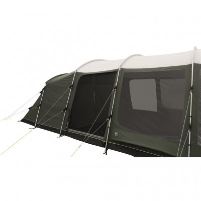 Mosquito nets on all doors provide good ventilation.