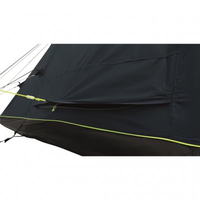 Ventilation at the bottom and high up at the back provides a good air flow through the tent.