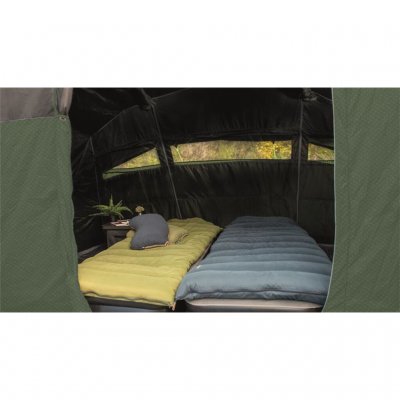 Darkish sleeping cabin with a removable partition in Outwell Avondale 4PA.