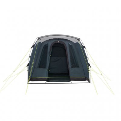 A large rain-protected entrance, a door that opens for ventilation and a floor cover that can be folded out.