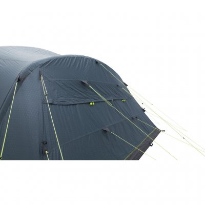The valve at the back of the tent can be closed completely on cold days.