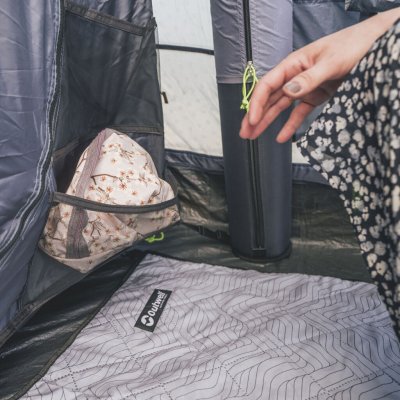 Smart storage pockets to keep track of smaller items and prevent clutter