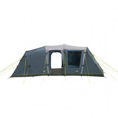A large entrance on one long side and a smaller entrance with rain cover on the other long side make the tent easily accessible.