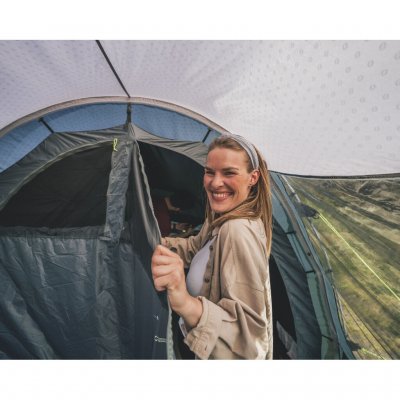 Darkened sleeping cabin that reduces light transmission and provides better sleeping comfort during camping trips