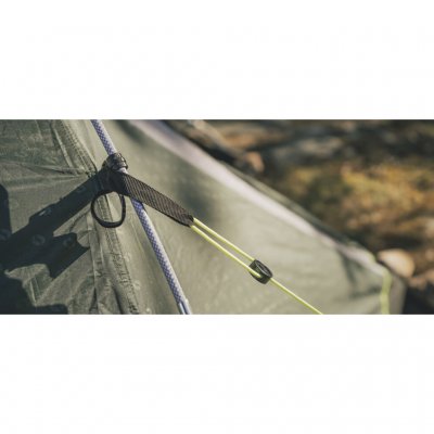 The storm rope on the back of the Outwell Cloud 3 provides extra stability and security, even on windy camping days.