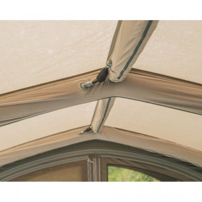Longitudinal air bars and safety valves in the Outwell Nashville 5 Air TC ensure stability even if an air duct is damaged