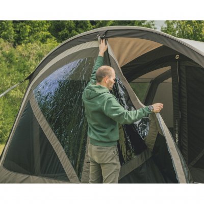 The front door of the Outwell Nashville 5 Air TC can be opened fully or half-opened.