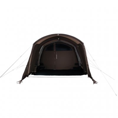 Both the front and the door to the living room can be rolled away completely to create an extra spacious and airy tent.
