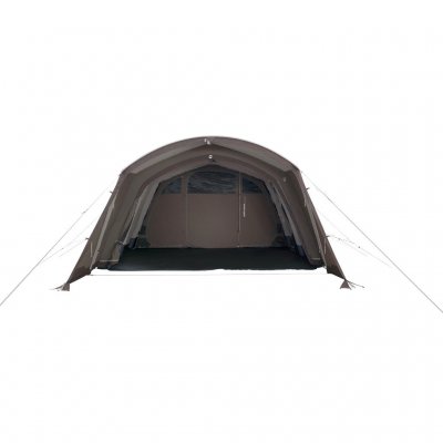 Both the front and the door to the living room can be rolled away completely to create an extra spacious and airy tent.
