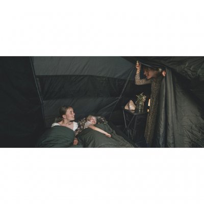 Dark fabric in the roof and side panels of the sleeping cabin protects against evening and morning sun