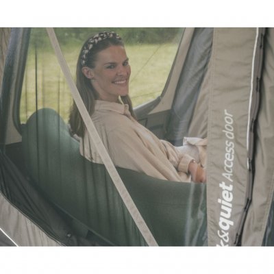 The Quick & Quiet door with magnetic strip provides smooth and quiet access to the tent, perfect for minimizing disturbances.