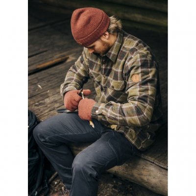 Warm and comfortable hat for everyday and leisure. Soft fleece lining for extra comfort.