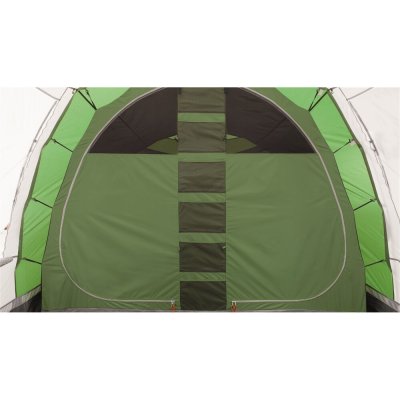The dark-laid sleeping cabin provides good protection against the morning sun.