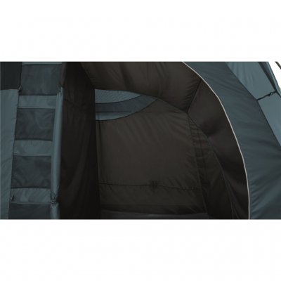 Dark walls and ceilings protect Easy Camp Palmdale 600 Lux against morning sun.