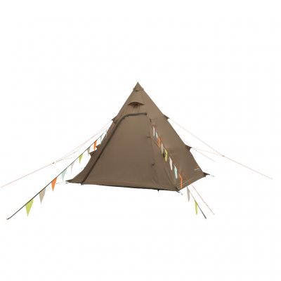 Easy Camp Otra Tipi seen from the side – stylish tipi design with stable construction and weather-resistant canvas.