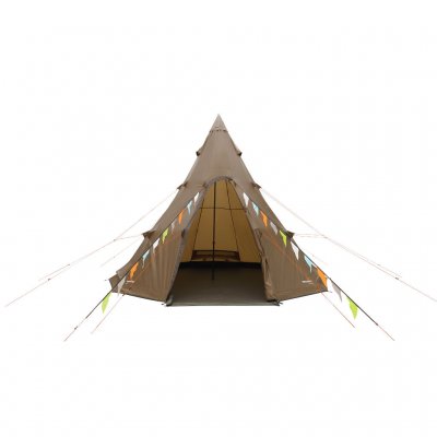 Easy Camp Rands Tipi set up and ready – the open door invites you to a spacious and comfortable stay in nature.