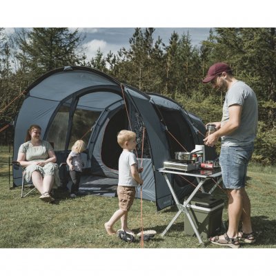 The Skarvan 4 is an affordable family tent for up to 4 people. Perfect for the smaller family or for the couple who wants extra