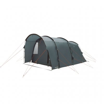 Easy Camp Skarvan 4 seen diagonally from the front with the door closed. With double entrances, accessibility to the living room