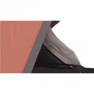 Ficka dörren gör det lätt att öppna upp tältet under varma dagar.