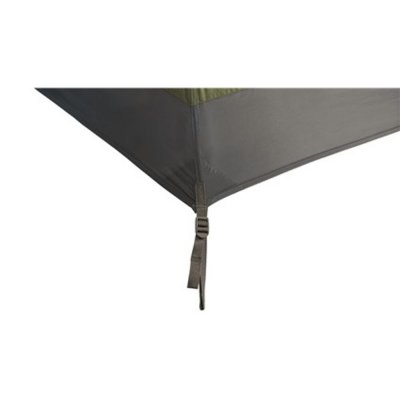 Adjustable brackets in the corners make it easy to adjust the tent according to ground conditions.