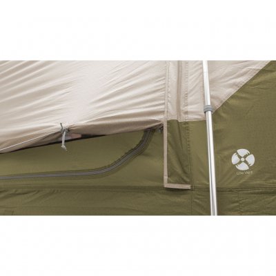Low-placed ventilation at the front provides a better air flow through the tent.