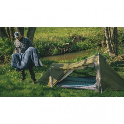 Smaller 3-man tent that is very resistant to weather and wind.