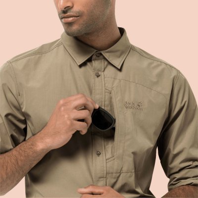 Chest pocket with hidden zipper.