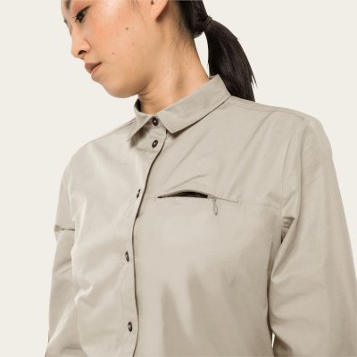 Chest pocket with hidden zipper.