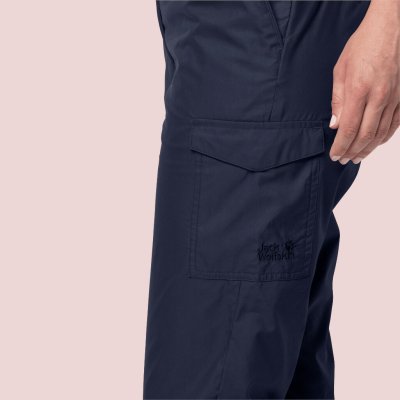 Outdoor trousers that fit well and fit just as well on the campsite as on the mountains.
