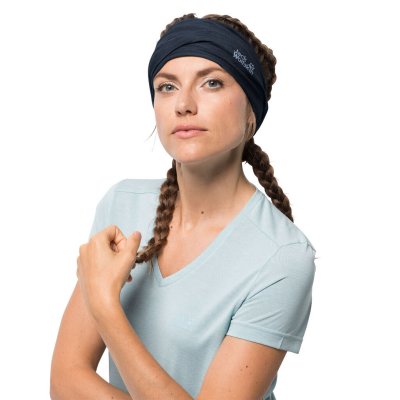 Soft and comfortable in quick-drying material.