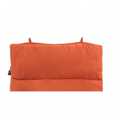 A storage bag with shoulder straps allows the child to carry it like a backpack.