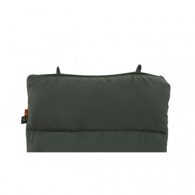 A storage bag with shoulder straps allows the child to carry it like a backpack.