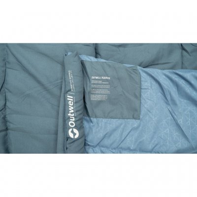 A draft tube protects against cold air through the zipper.