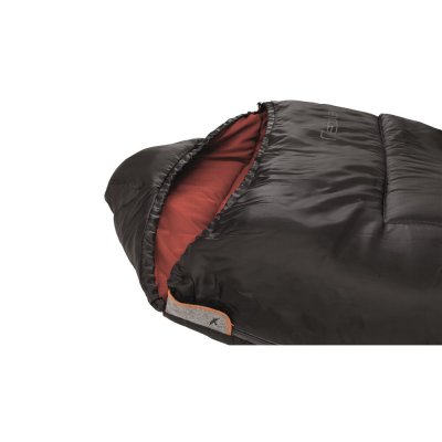 Tighten the hood on the Easy Camp Nebula XL to protect against heat leakage.