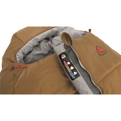 Zipper in the middle makes the sleeping bag easy to open and close.