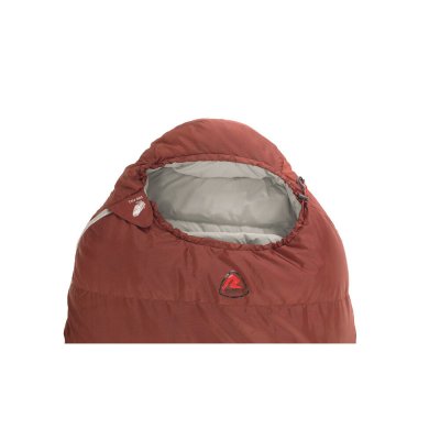 Extra insulation in the hood, around the neck and along the zipper provides efficient and even heat.