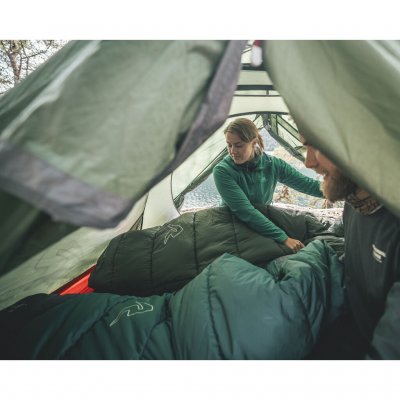 Easily connect two sleeping bags by choosing the right and left zipper.