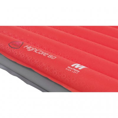Durable surface in 100% polyester and insulation in microthermo