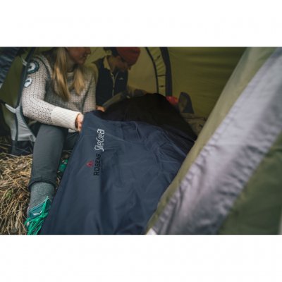 The sleeping pad has an insulation that protects against ground cold.