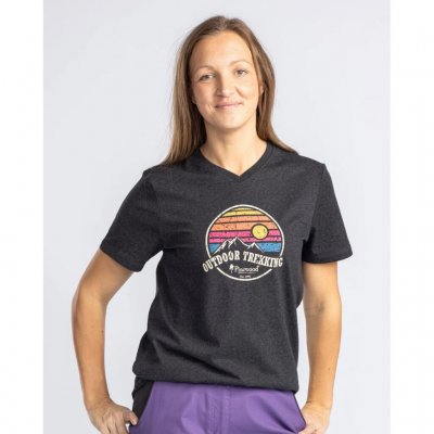 Tight model in durable cotton.