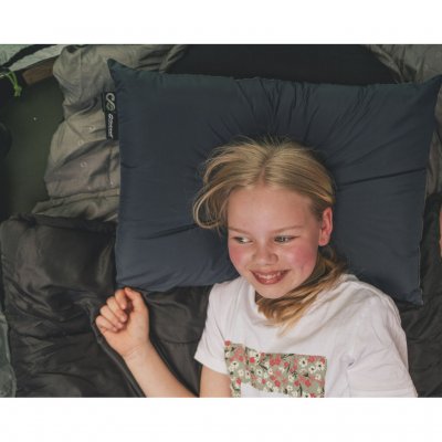 Made from sustainable materials with recycled polyester filling and a PFC-free shell.
