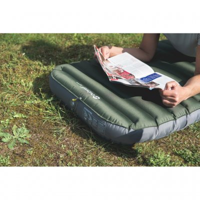 Comfortable and packable air mattress with a width of 60 cm.